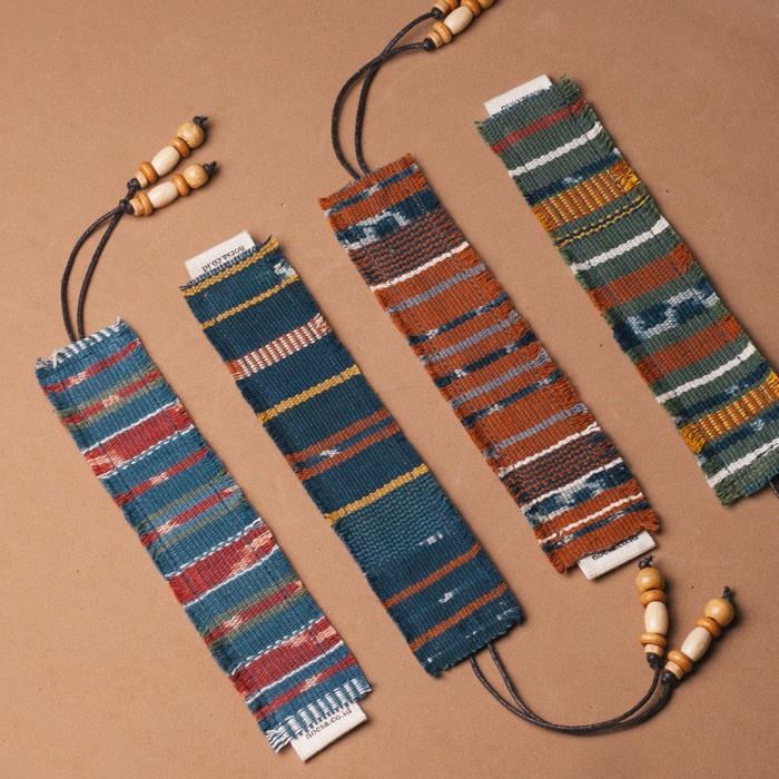

Pembatas Buku Tenun Ikat - Cloth Bookmark Noesa