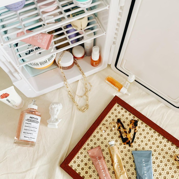 BERGARANSI. 10L MINI SKINCARE FRIDGE / KULKAS KOSMETIK - 10L GOLD