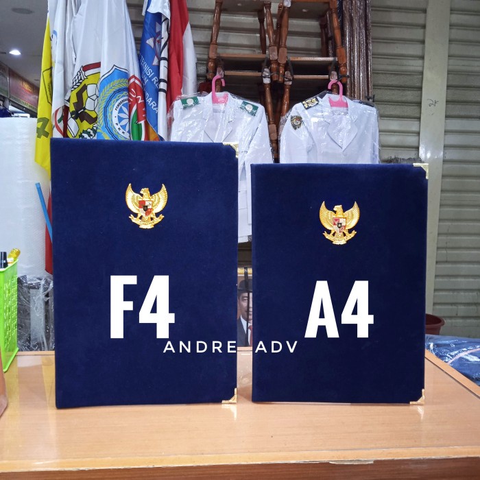 

map beludru mewah ukuran kertas F4 variasi garuda coating Kode 718