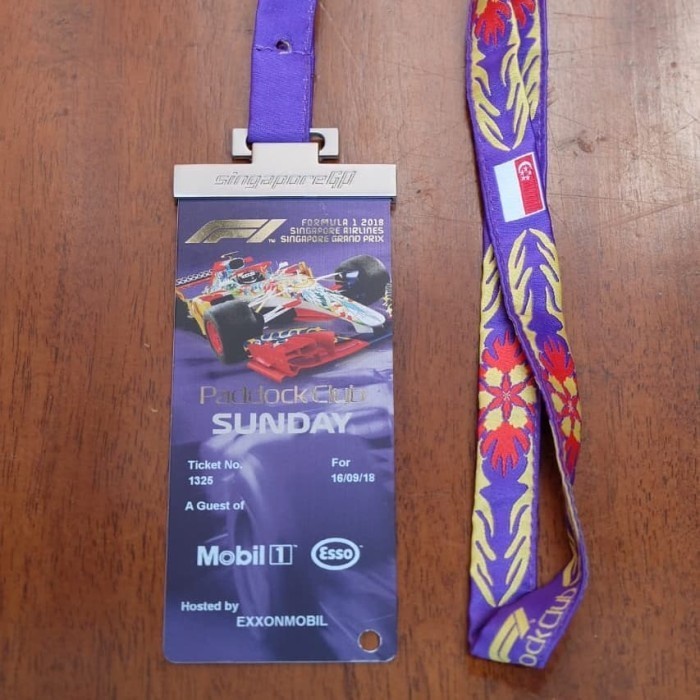 

Memorabilia Tiket F1 Singapore GP Paddock Club Collectible + Lanyard Kode 1248