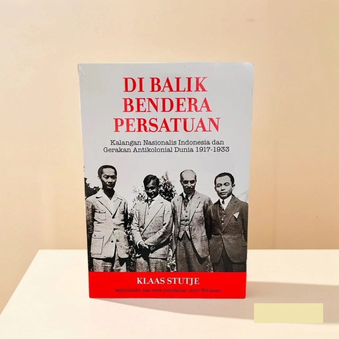 

TERBARU! Di Balik Bendera Persatuan - Klaas Stutje