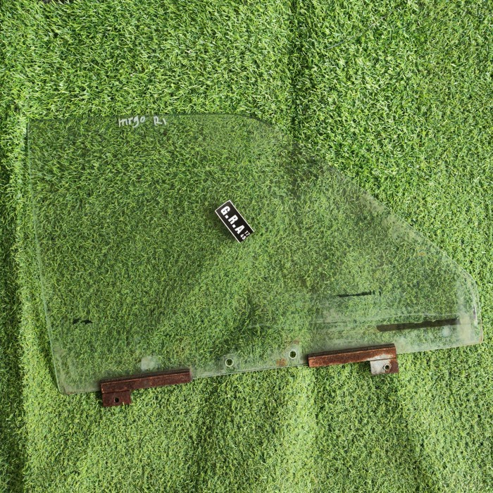 Kaca Pintu Kanan Depan Mazda Vantrend Original Bekas