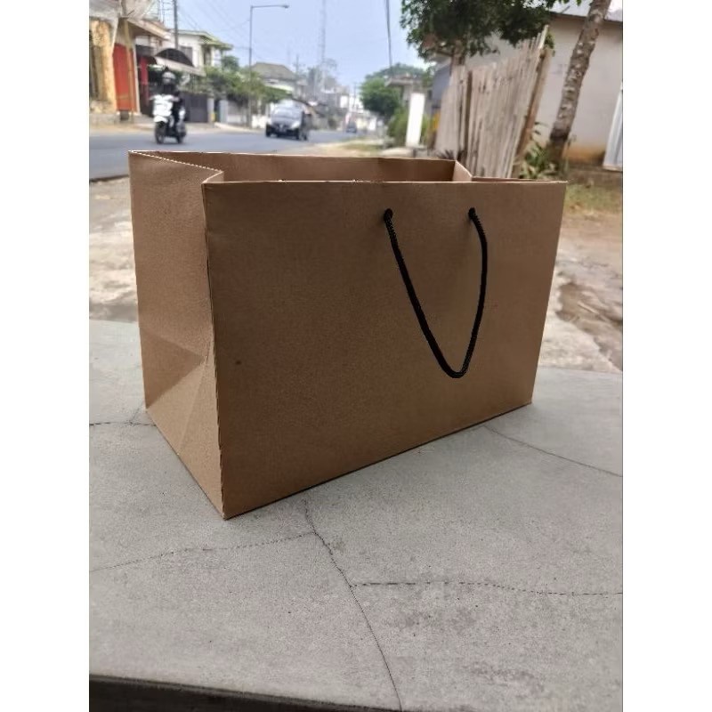 

Paper Bag Coklat Polos Ukuran 25x12x16 (paket 12pcs) |Tas kertas |Tas Kado |Tas Souvenir |paperbag Hampers