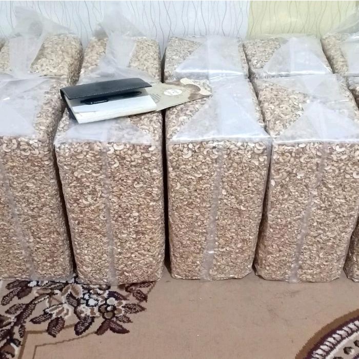 

terbaru !!! kacang mede/mente/mete utuh sulawesi mentah grade a food snacks ready