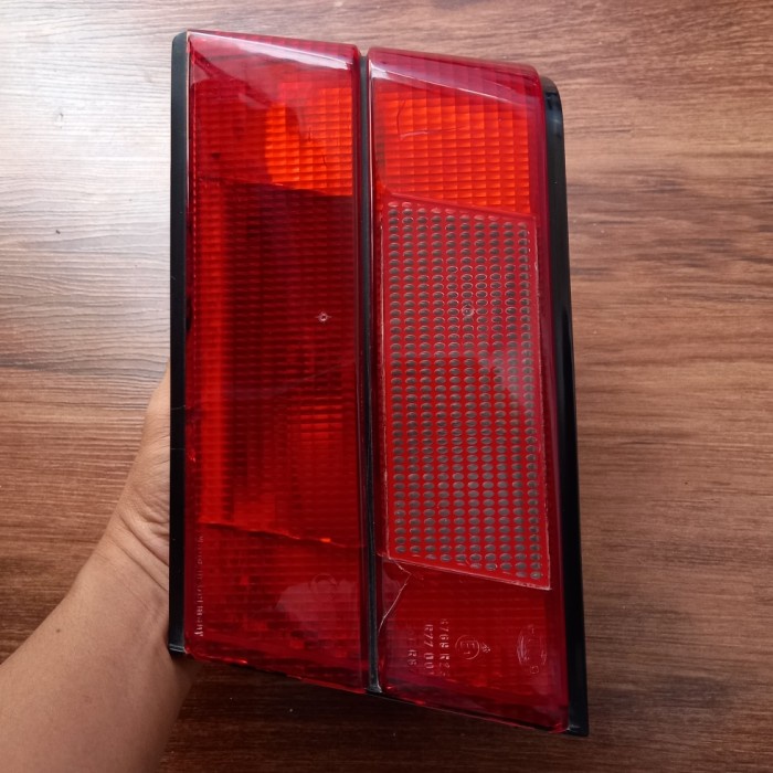 Garnish lampu bagasi bmw e34