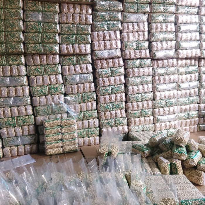 

terbaru !!! kacang kupas (paket 5 bungkus) x 350gr= 1750gr/ 1.75kg ready