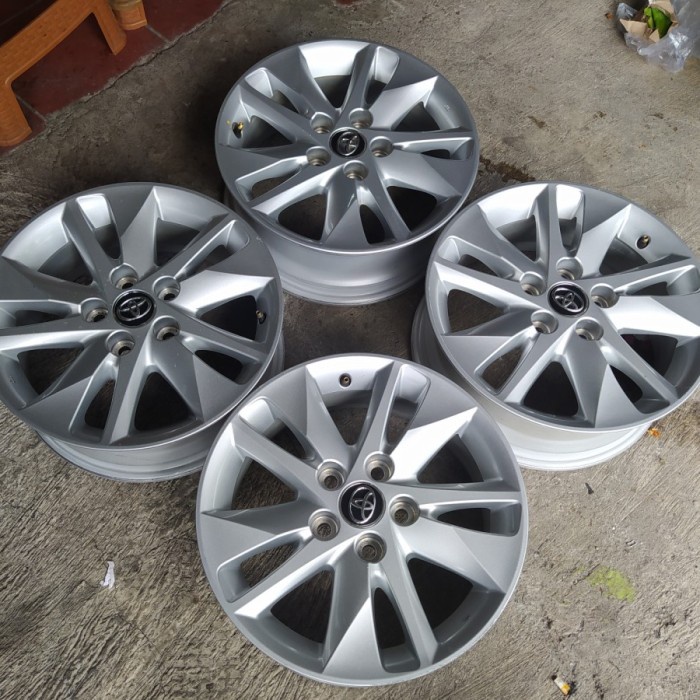 Terhemat 1 Pcs Velg Original Mobil Toyota Innova Reborn Ring 16 ( Bekas ) Harga 1 Buah Velg