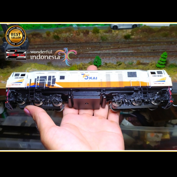 TERBARU Miniatur lokomotif cc 206 bermesin DC analog scale HO