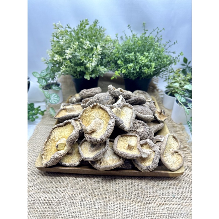 

SALE !!! JAMUR SHITAKE KERING 100 GR / DRIED SHITAKE / HIOKO / XIANG GU PREMIUM READYY