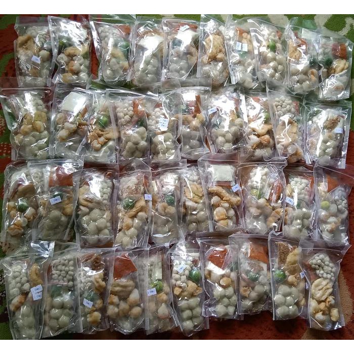 

Paket Hemat Baso Aci Original 30 Bungkus dengan Cuanki Lidah, Siomay Minibumbu, dan Cabe Bubuk -