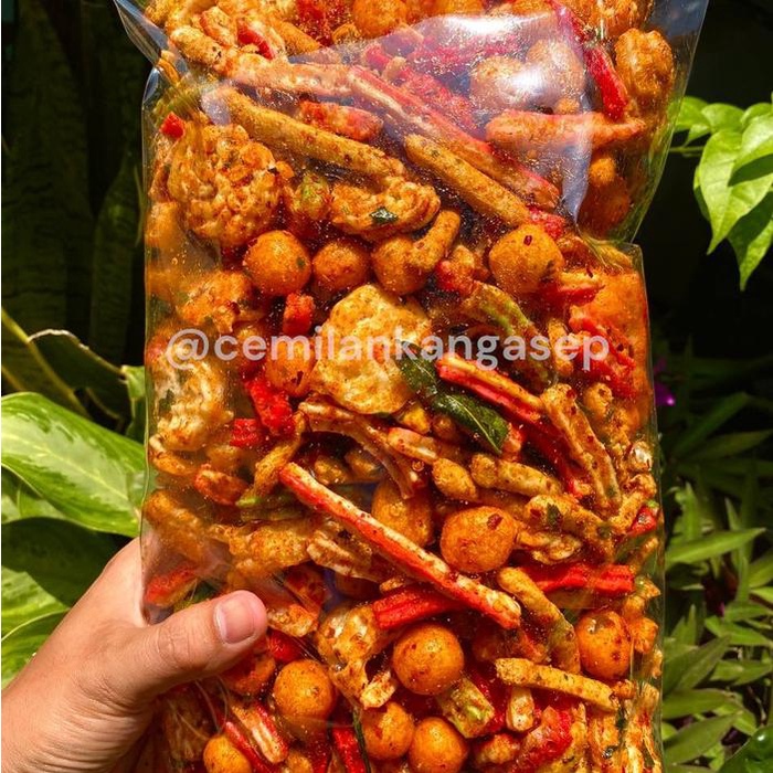 

Seblak Kering Campur Pedas Daun Jeruk MIX Cemilan Kang Asep Food Snacks 500gr Chili Oil