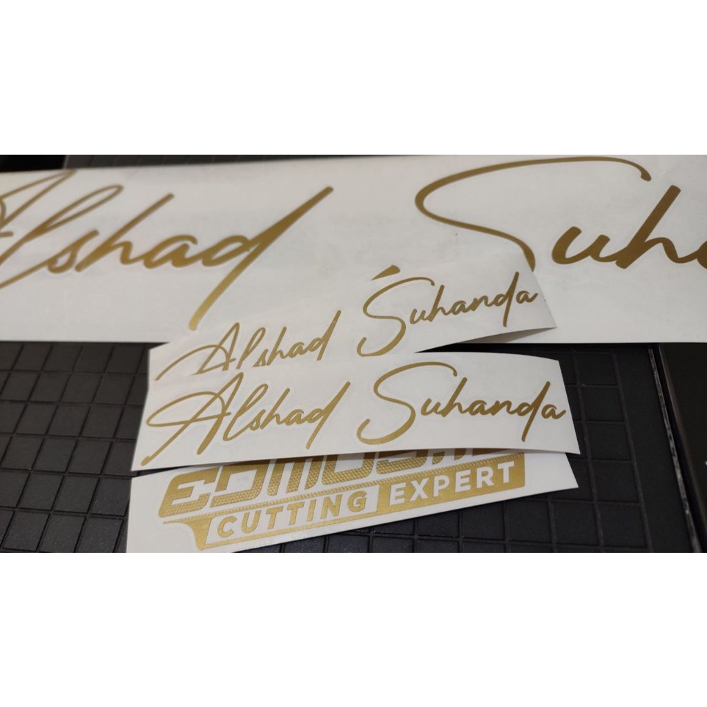 

IK! Sticker Tandatangan Sticker Cutting Custom Untuk Laptop, Helm, Motor, Mobil, Tumbler dll