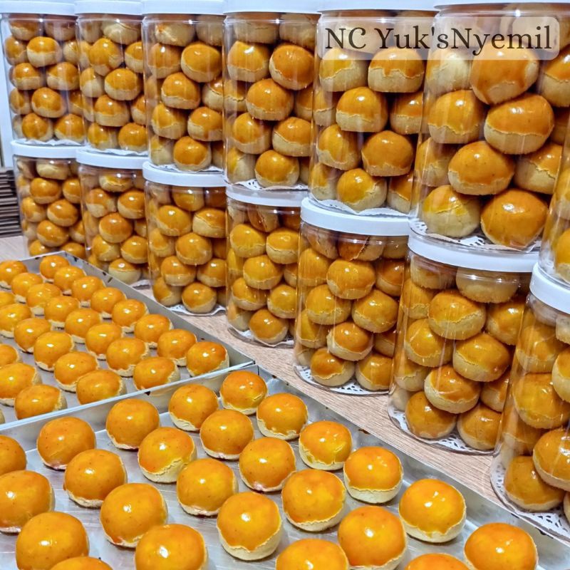 

HJ COOKIES NASTAR KLASIK LEMBUT KEMASAN TERBARU 400 GR ASLI HOMEMADE