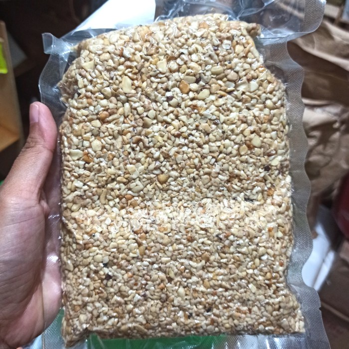 

Kacang mede menir 500 gram chopped cashew nuts