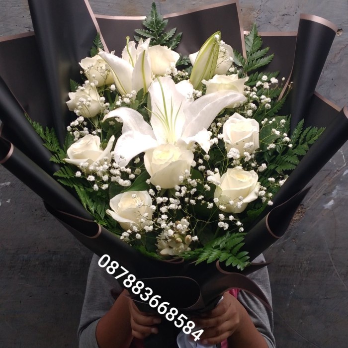 HAND BOUQUET BUNGA TANGAN MAWAR PUTIH LILI PUTIH.WRAPPING