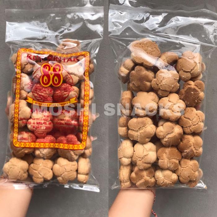 

Kue Rintak Cap 88 isi 45 Asli Bangka / Kue Bangkit Sagu / Kue Rentak Tradisional Bangka