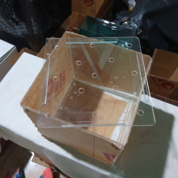 

CUSTOM TUTUP AQUARIUM ACRYLIC 45X40 CM - MODEL STOPPER - 3 MM