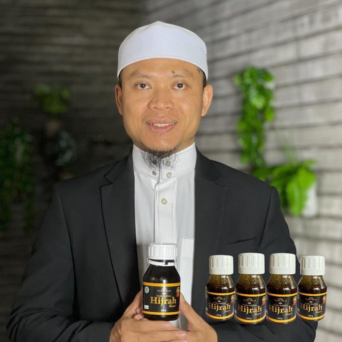 

UEA Madu Habbats Hijrah 4 Botol ( Bantu Ruqyah Mandiri ) gratis paket lengkap : sovenir emas, zikir