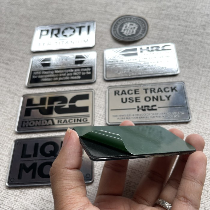 

FREE ONGKIR EMBLEM HUGER KOLONG SPAKBOR HONDA AKRILIK