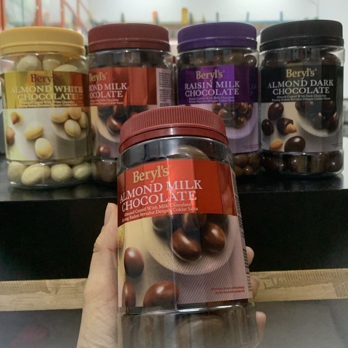 

BERYLS CHOCOLATE ASSORTED ALMOND MILK RAISIN GREEN TEA WHITE COKLAT