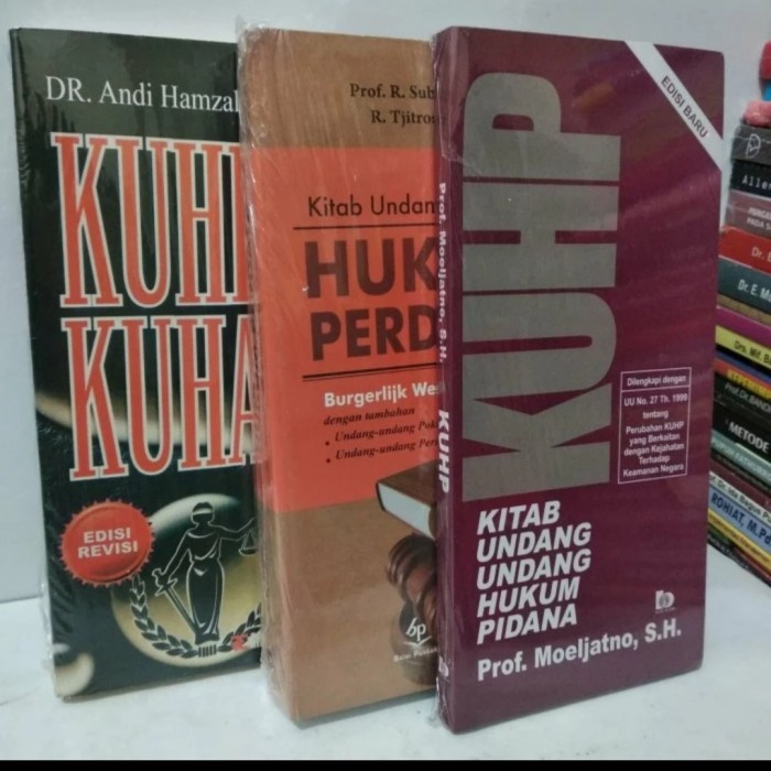 

SALE !!! 3 BUKU PAKET. KUHP & KUHAP, KUHPER DAN KUHP. BEST SELLER READYY
