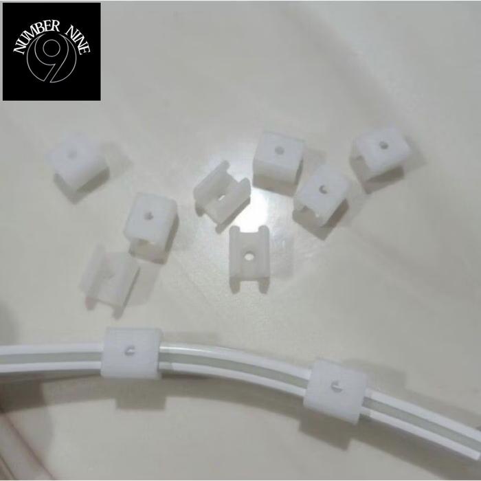 

Barang Terlaris (1 Pack 100 Pcs) Klem / Klip Lampu Neon Flex 220V 8X16Mm Packing Aman