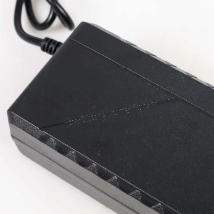 Menarik Charger Battery Lithium Li-Ion 24V/ 36V/ 48V/ 60V 2A Cas Aki Sepeda / Motor Listrik Lithium