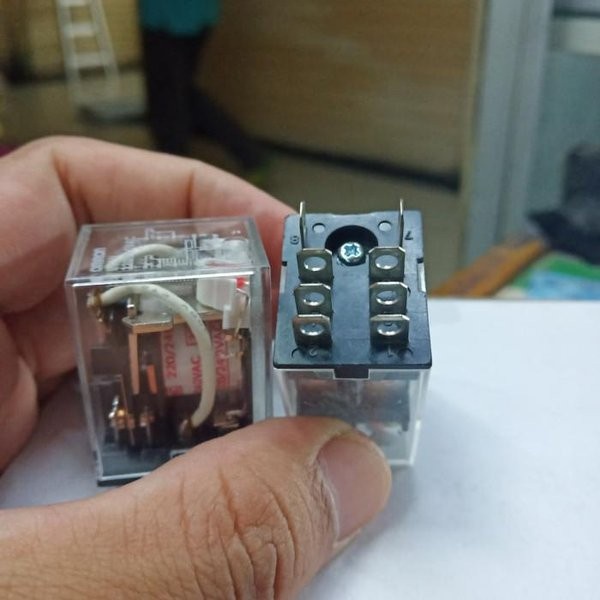 RELAY OMRON LY2N 220V