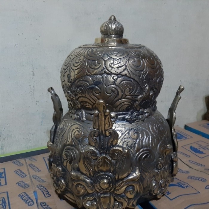 BARANG ANTIK MAHKOTA RAJA BAHAN KUNINGAN SARI