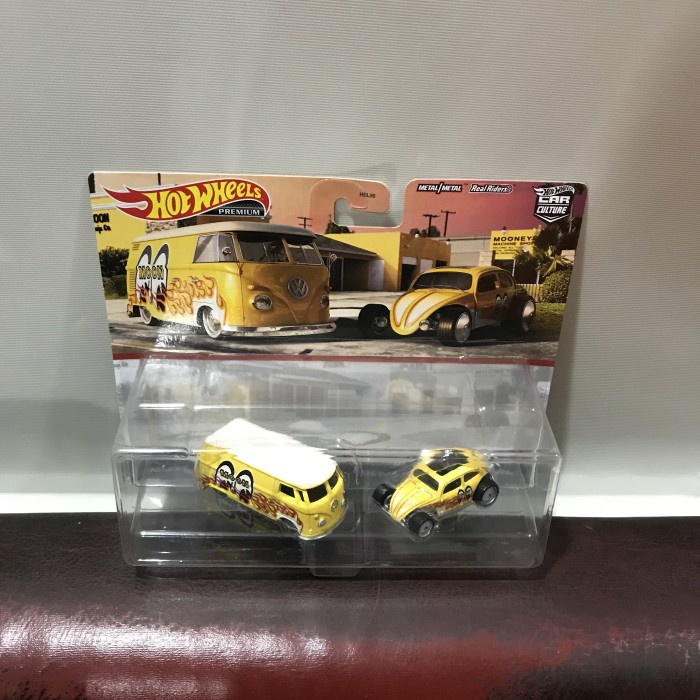 HOTWHEELS CAR CULTURE VW T1 PANEL VS CUSTOM VW BEETLE