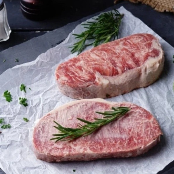 

Lezat- sirloin steak meltique 1kg/Daging sirloin meltique