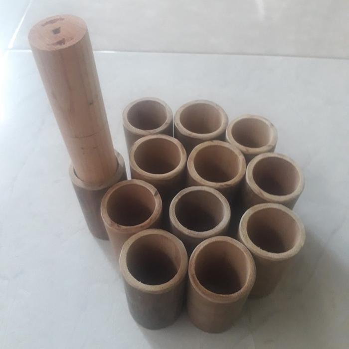 

Cetakan Kue Putu Bambu Tinggi 7Cm Diameter 3Cm Lengkap Dengan Coin Dan Dorongan Kitchenware