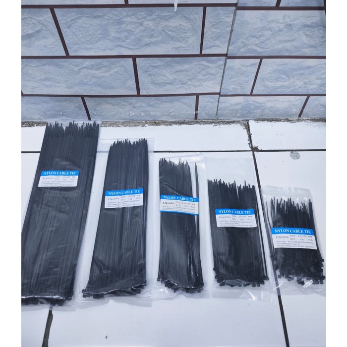 

Kabel Ties Hitam 10cm/15cm/20cm/25cm/30cm harga 1pack isi 100pcs