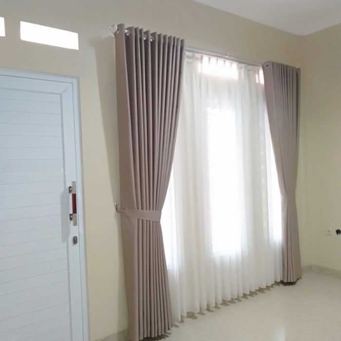 gorden blackout coklat susu L 200x250