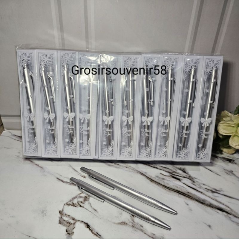 

UM1 ( isi 50pcs ) PULPEN SILVER A4 KEMASAN MIKA