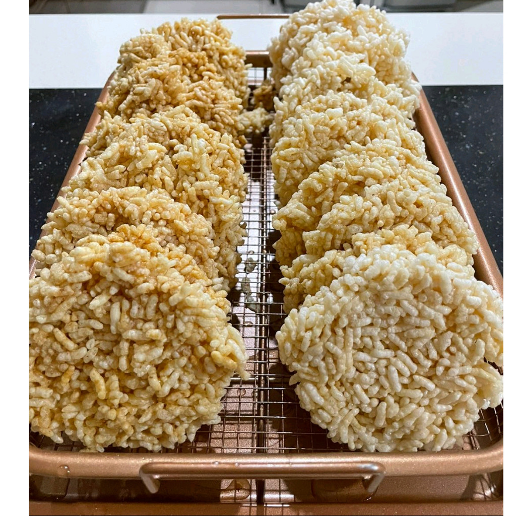 

Rengginang Matang Mateng Toples Bukan Mentah Terasi Bawang Ketan Hitam Original Kerupuk