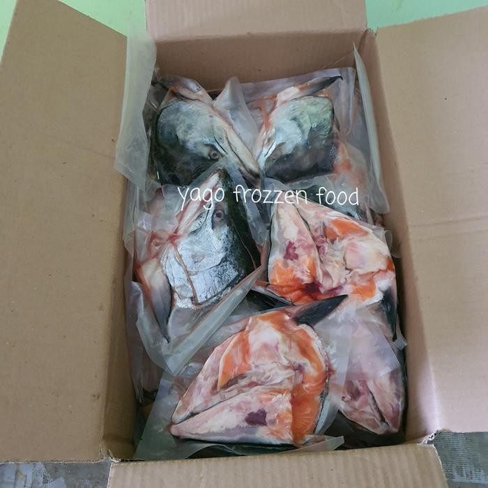 

PastiFreShNya- Kepala Salmon Fresh 1KG - Sudah Dibelah 4-5