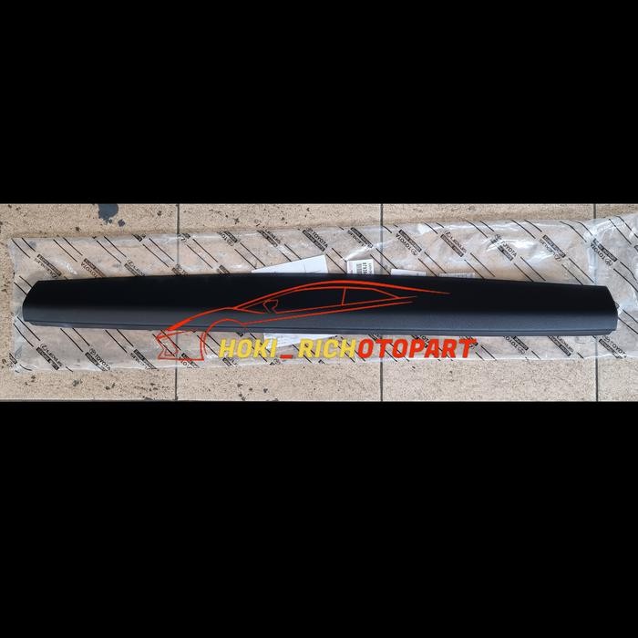 Cover Doortrim Bagasi Bagian tengah Atas Innova Reborn Original