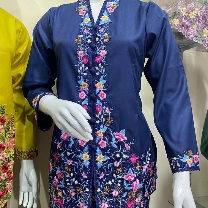 Trenatik- Motif Ubur Ubur Kebaya Encim Nayla Bahan Katun Toyobo