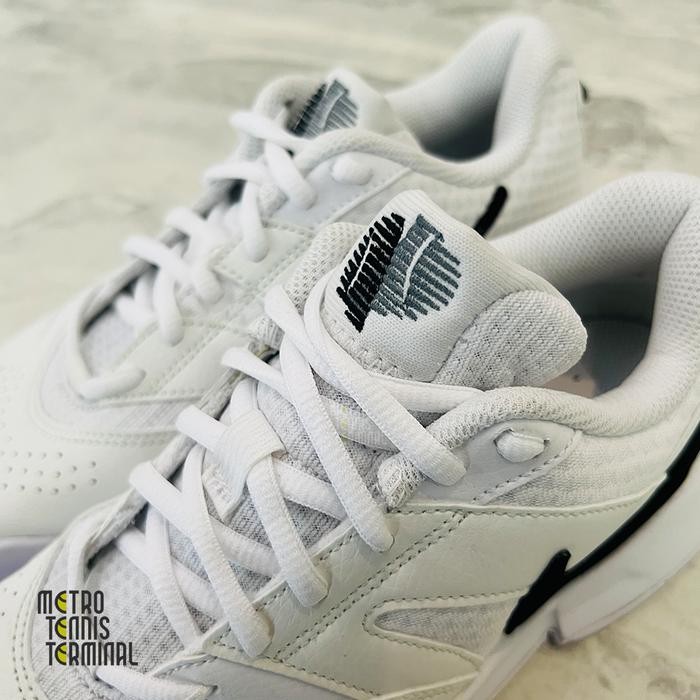 Nike Court Lite 4 Women White / Black Tennis Shoes ( Sepatu Tenis Nike )