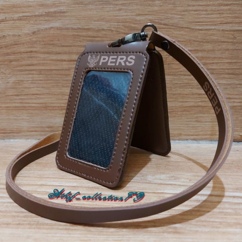 

Tempat Id Card Kulit PERS Lipat Holder ID Card PERS Kulit Lipat