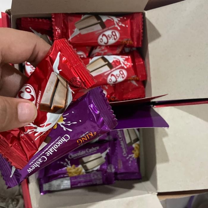 

Terlaris- Paket Coklat Mix Bisco Plus Cashew 80Picis