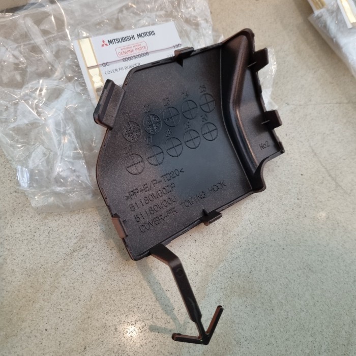 Tutup Towing Depan Mitsubishi New Xpander Cross 2023