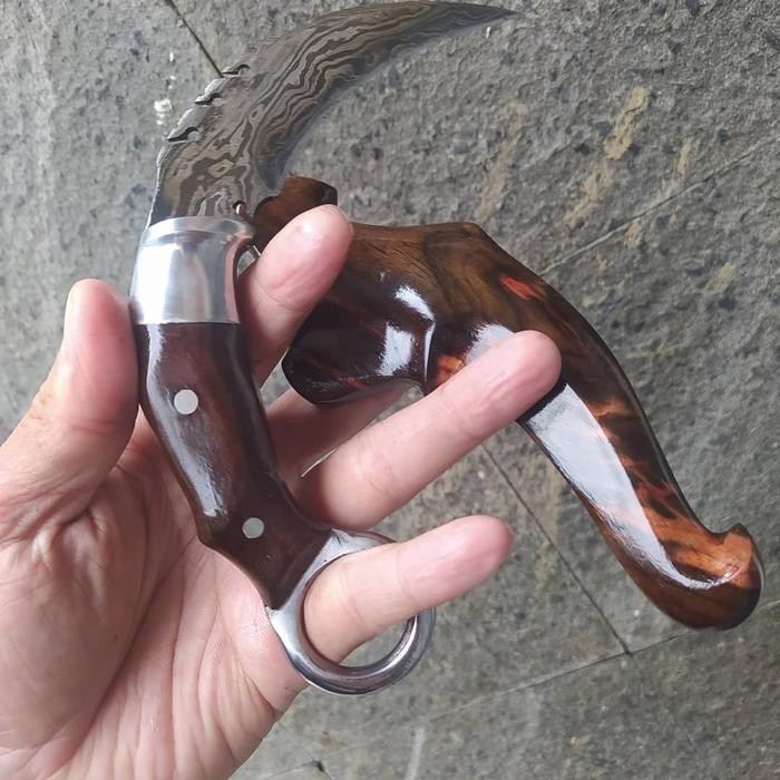 

HOT SALE! Pisau Kerambit Silat Baja Pamor Damaskus Balik Mipih Ukir