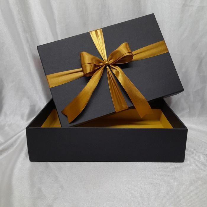 

Pesta- kotak kado gift box + 22x15x5 cm + Polos tanpa pita