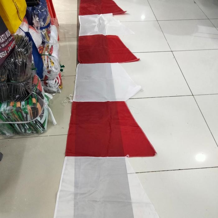 Hapnest- Umbul2 Merah Putih dan Warna Warni