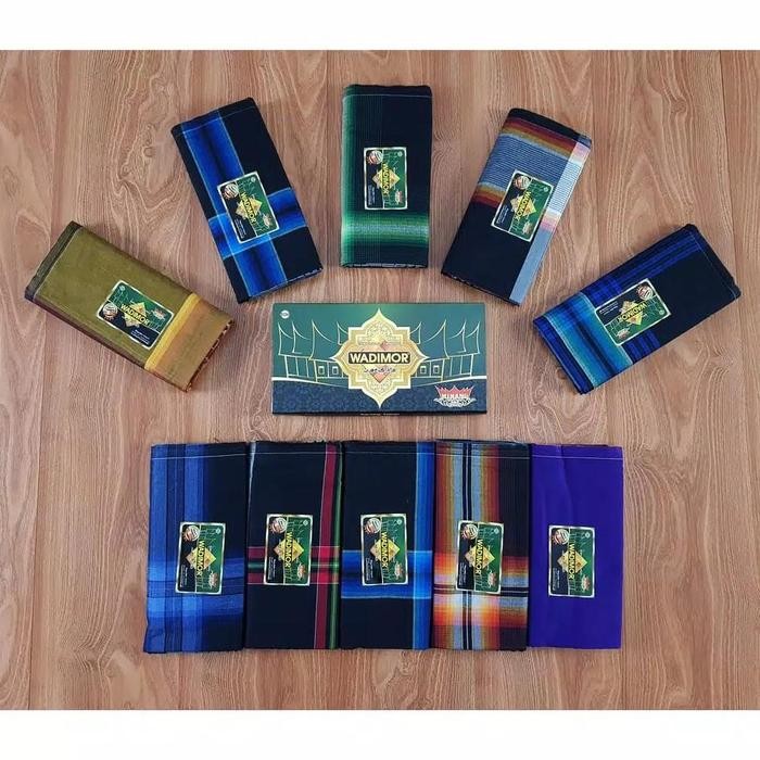 Sarung Wadimor Hujan Gerimis 777 + Sarung Wadimor Polos Hitam + Sarung Wadimor Motif Bali Tumpal +