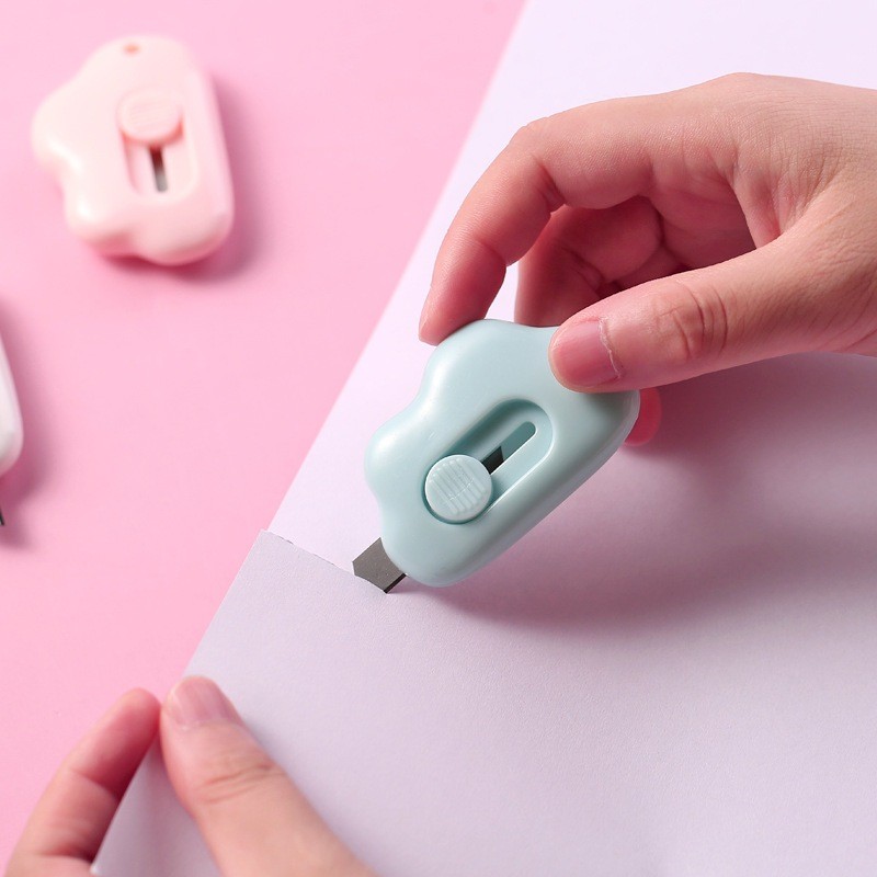 

CUTTER MINI BENTUK AWAN LUCU PISAU KECIL PEMOTONG KERTAS PORTABLE ATK002 - XOBOX
