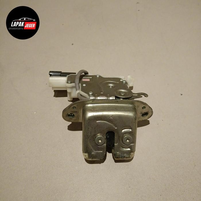 Door Lock Pintu Bagasi Calya Sigra Original Bekas Bekas