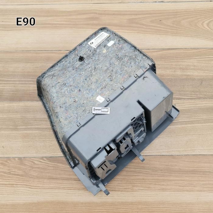 Cover Tutup Accu Aki Bagasi Bmw E90 Original 77070520 Bekas